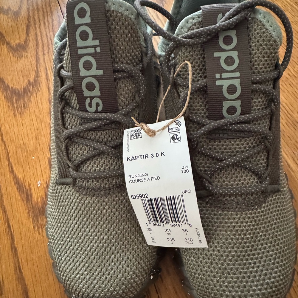 Adidas Green Sneakers with Cushioned Midsole and Breathable Design
